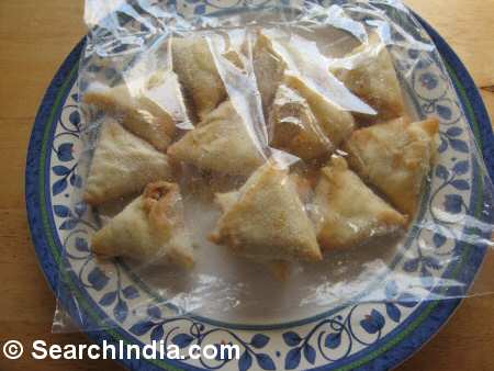 Chicken Tikka Samosa Appetizer - Image © SearchIndia.com