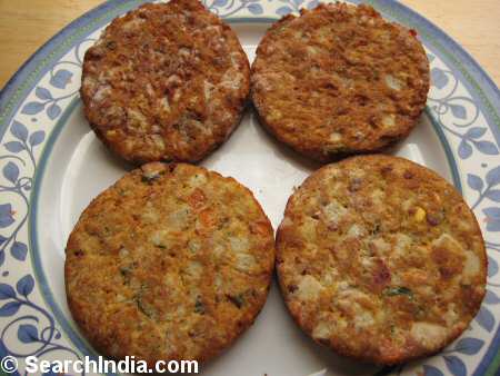 Vegetable Masala Burger inside the box - Image © SearchIndia.com