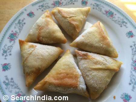 Vegetable Samosa Appetizer - Image © SearchIndia.com