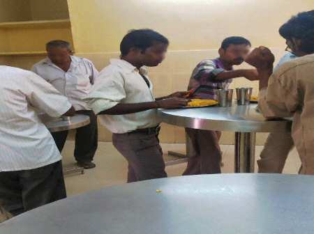 Amma Canteen Chennai Tables © SearchIndia.com